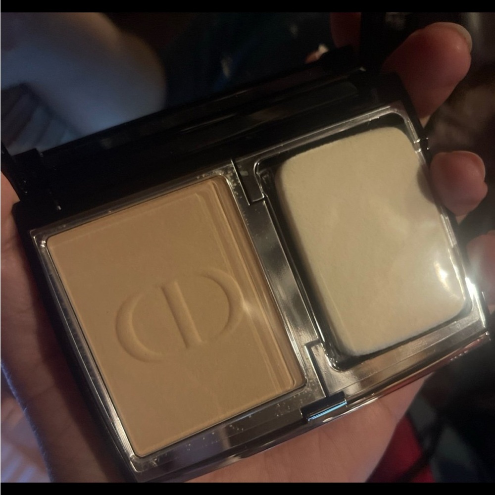 Dior Compact Powder in Cream